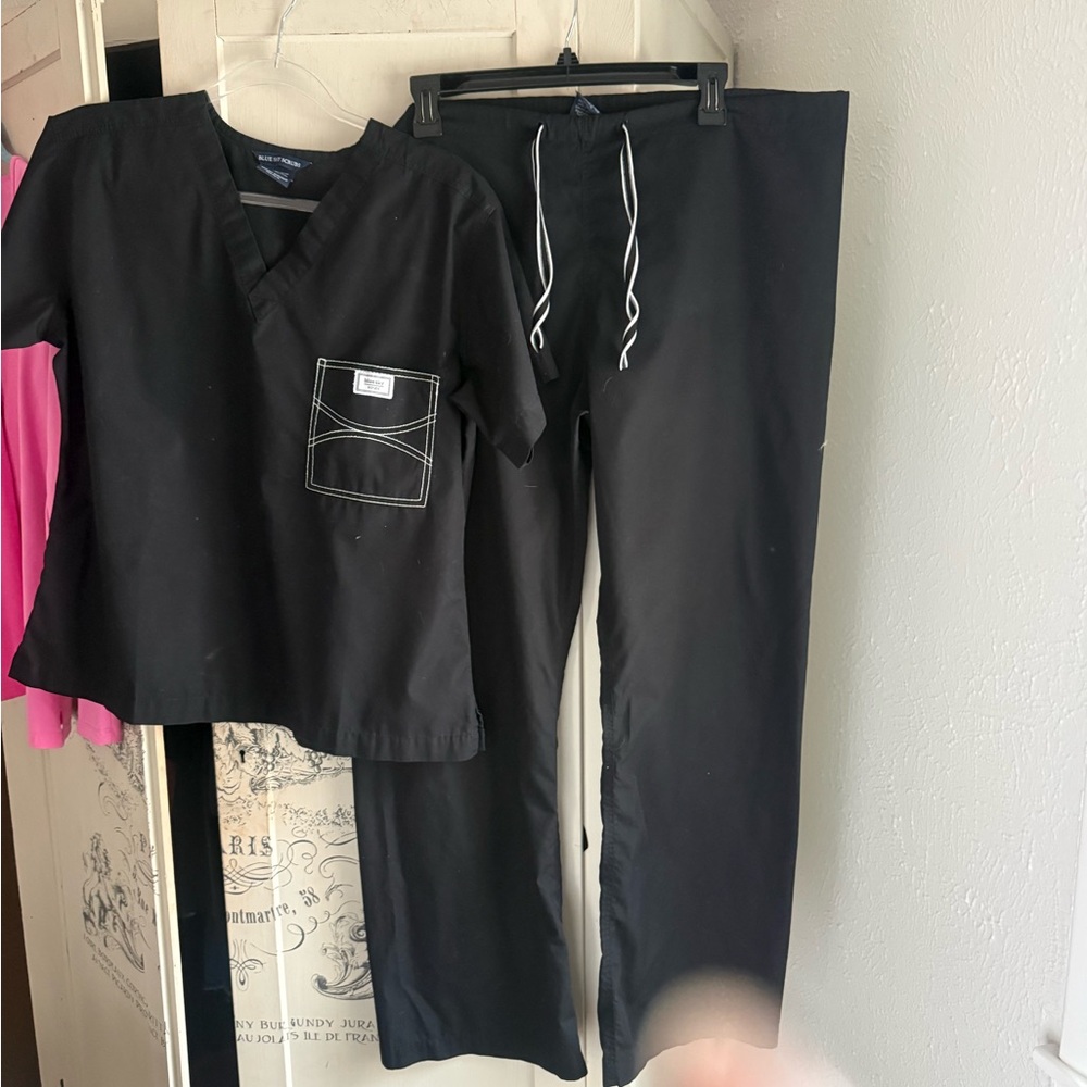 Very Gently Preowned Blue Sky Shelby Black/White Skinny Scrub Set - Picture 14 of 14